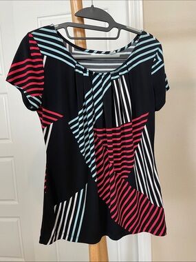 Women’s Black Short-Sleeve Geometric Stripe Top - Multicolor